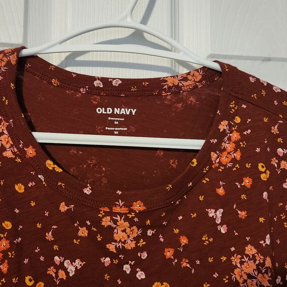 Old Navy T-shirt Red Flower Pattern Women's 3X - Picture 4 of 5